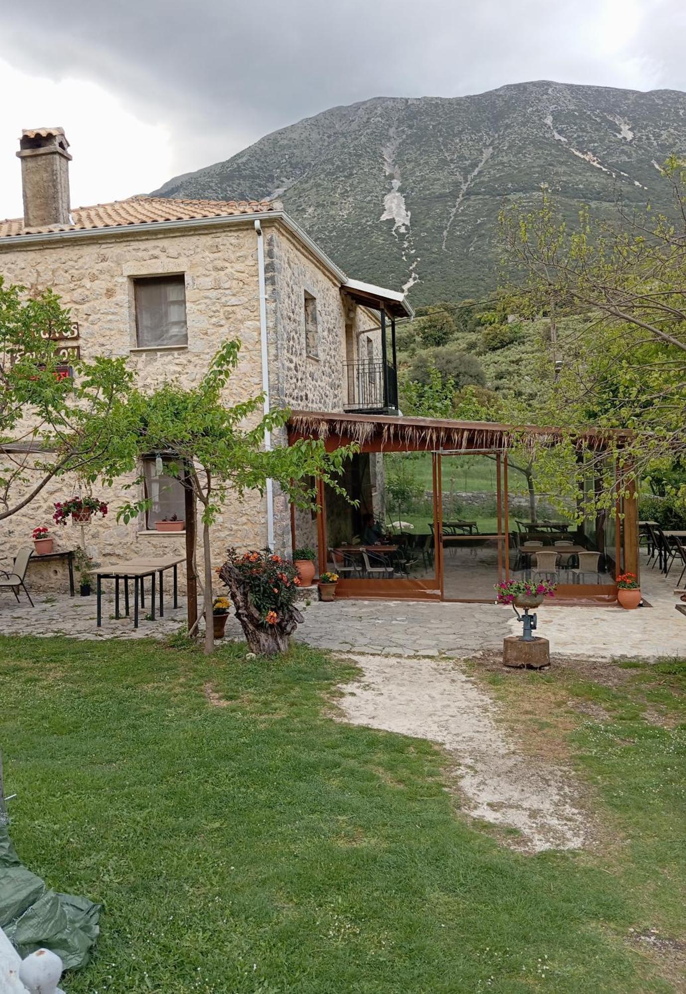 Xenonas Souliou Hotel Samonída Exterior photo