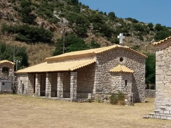 Xenonas Souliou Hotel Samonída Exterior photo